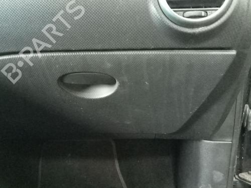 glove-box-seat-leon-1p1-2005-2006-2007-2008-2009-2010-2011-2012-2013-38533928 main image