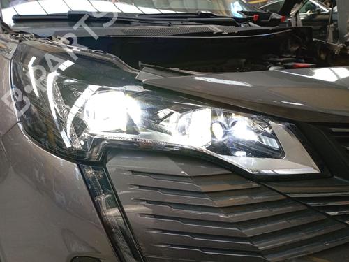 Used Right headlight PEUGEOT 3008 II SUV (MC_, MR_, MJ_, M4_) 1.2 THP/ PureTech 130 (MRHNSM, MRHNSU, MRHNSJ, MRHNYW,... (131 hp) 30742782