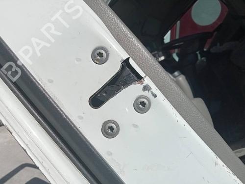 Used Front left lock NISSAN CABSTAR (F24M, F24W) 28.11 DCI, 32.11 DCI, 35.11 DCI 2.5 (F24M) (110 hp) 10635502