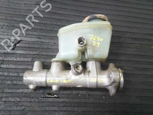 Used Brake master cylinder TOYOTA LAND CRUISER 90 (_J9_) 3.0 D-4D 4WD (KDJ90_, KDJ95_, KDJ90W, KDJ95W) (163 hp) 6124097