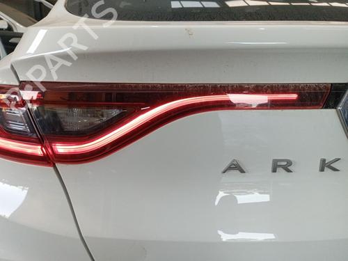 Venstre baglygte bagklap RENAULT ARKANA I (LCM_, LDN_) 1.3 TCe 140 (LDN0) (140 hp) 28113476