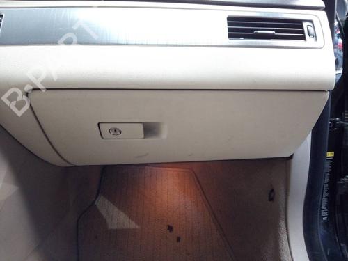 Used Glove box VOLVO XC70 II (136) D5 AWD (205 hp) 12494181