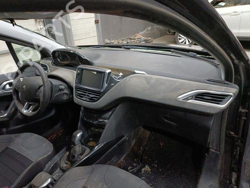 Tablier PEUGEOT 2008 I (CU_) 1.2 THP 110 / PureTech 110 (110 hp) 31996734