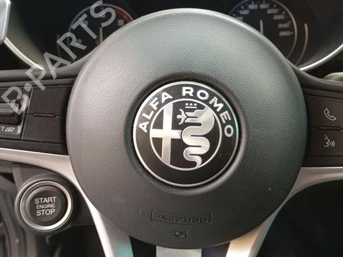 driver-airbag-alfa-romeo-giulia-952_-2015-40228329 main image