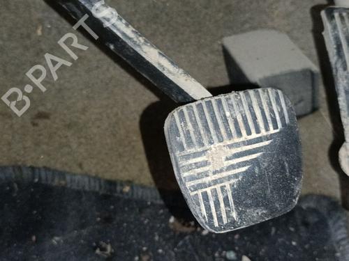 Used Break pedal Break pedal NISSAN TERRANO II (R20) 2.7 TD 4WD (101 hp) 40259885 40259885
