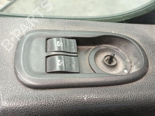 Used Left front window switch Left front window switch RENAULT MASTER III Platform/Chassis (EV, HV, UV) 2.3 dCi 125 FWD (EV0C, EV0D, EV0J, HV0C, HV0D, HV0H,... (125 hp) 36775790 36775790