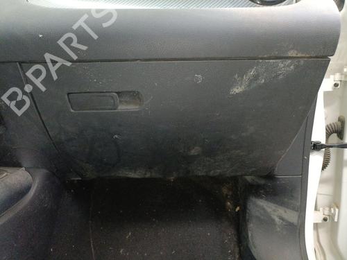 Guantera MERCEDES-BENZ GLA (H247) GLA 200 d (247.712) (150 hp) 30614384