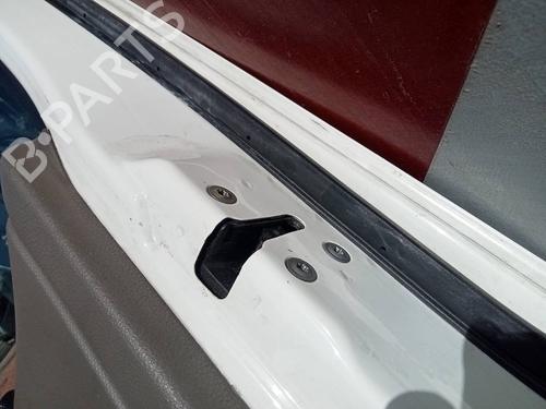 Used Front right lock NISSAN CABSTAR (F24M, F24W) 28.11 DCI, 32.11 DCI, 35.11 DCI 2.5 (F24M) (110 hp) 10635501