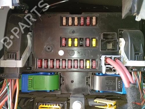 Used Fuse box Fuse box 37264075 37264075