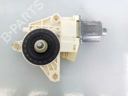 Used Left front window motor MERCEDES-BENZ C-CLASS (W204) [2007-2015]  1568375