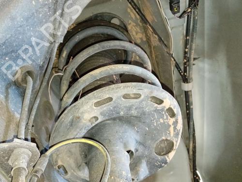 Used Right front shock absorber TOYOTA AURIS (_E18_) 1.4 D-4D (NDE180_, NDE180R) (90 hp) 30975304