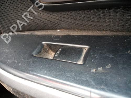 Used Right front window switch SUZUKI GRAND VITARA II (JT, TE, TD) 1.9 DDiS All-wheel Drive (JT419, TD44, JB419WD, JB419XD,... (129 hp) 17011144