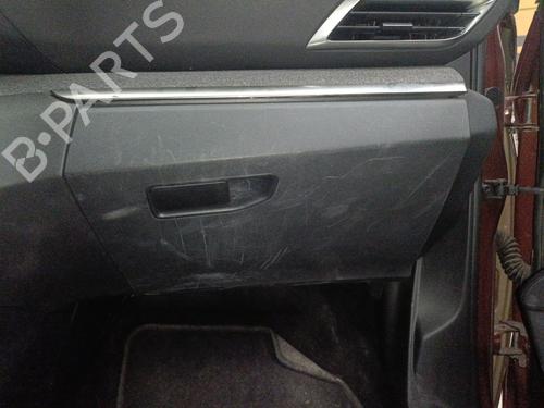 Used Glove box Glove box PEUGEOT 3008 II SUV (MC_, MR_, MJ_, M4_) 1.6 BlueHDi 120 (120 hp) 30733742 30733742
