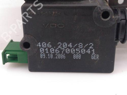 Tailgate lock LAND ROVER DISCOVERY III (L319) 2.7 TD 4x4 | BP7233704C101 