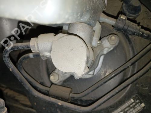 brake-master-cylinder-ford-focus-iii-turnier-2010-2011-2012-2013-2014-2015-2016-2017-2018-2019-2020-32388470 main image