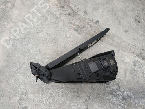 Pédale BMW X2 (F39) sDrive 18 d (150 hp) 31885815