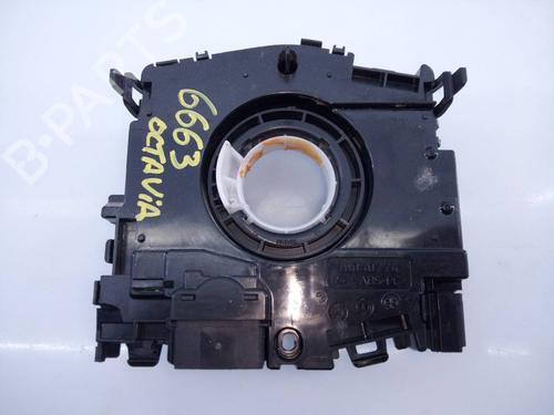 Kontantrulle Airbag /Stelring SKODA OCTAVIA III Combi (5E5, 5E6) 1.0 TSI (115 hp) 4732388