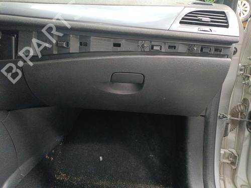Dashboardkastje Dashboardkastje RENAULT MEGANE III Hatchback (BZ0/1_, B3_) 1.2 TCe (BZ2B, BZ11) (116 hp) 37601548 37601548