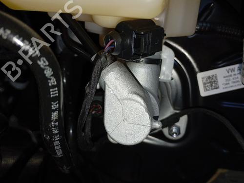 Used Brake master cylinder SEAT IBIZA V (KJ1, KJG) 1.0 TSI (95 hp) 31362593