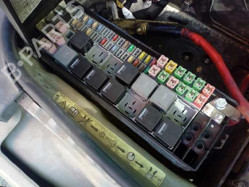 Used Fuse box LAND ROVER DISCOVERY III (L319) 2.7 TD 4x4 (190 hp) 5654211
