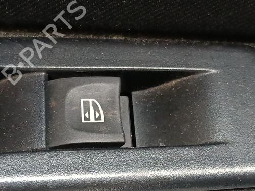 Venstre bagtil elrude kontakt Venstre bagtil elrude kontakt RENAULT MEGANE III Hatchback (BZ0/1_, B3_) 1.2 TCe (BZ2B, BZ11) (116 hp) 37601553 37601553