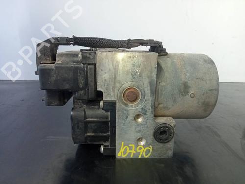 Used ABS pump KIA SORENTO I (JC) 2.5 CRDi 4WD (140 hp) 11381758