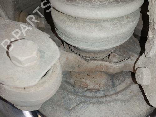 Højre hjullejehus spindel MITSUBISHI PAJERO III (V7_W, V6_W) 3.2 Di-D (V68W, V78W) (165 hp) 32027695