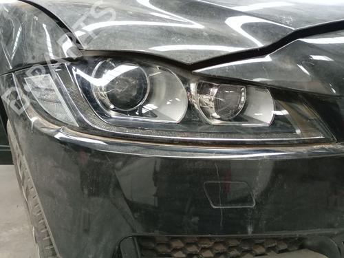 Used Right headlight JAGUAR F-PACE (X761) 3.0 SDV6 AWD (300 hp) 31065257
