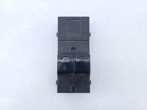Used Left front window switch NISSAN MICRA III (K12) [2002-2010]  25737955