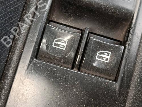 Used Left front window switch RENAULT CLIO IV (BH_) [2012-2021]  19504948