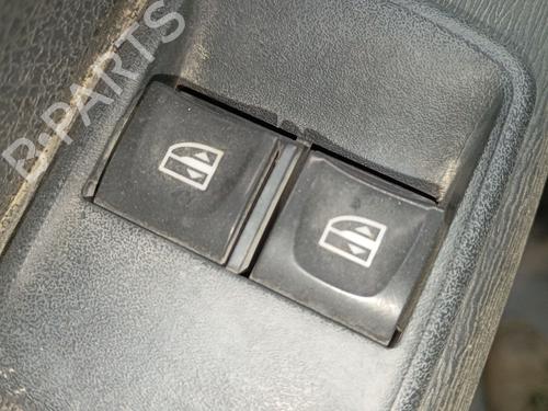 Used Left front window switch Left front window switch DACIA DOKKER Box Body/MPV 1.5 Blue dCi 95 (FEJL) (95 hp) 40081664 40081664