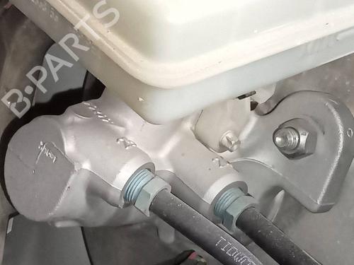 Used Brake master cylinder BMW X3 (F25) xDrive 20 d (184 hp) 21121915