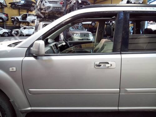 Used Left front door NISSAN X-TRAIL I (T30) 2.2 Di 4x4 (114 hp) 12493745