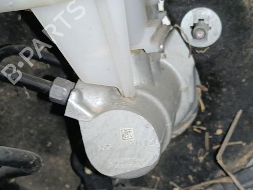 Used Brake master cylinder PEUGEOT 3008 II SUV (MC_, MR_, MJ_, M4_) 1.5 BlueHDi 130 (131 hp) 30728025