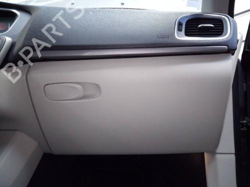 Used Glove box VOLVO V40 Hatchback (525) D2 (120 hp) 13011993
