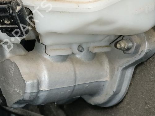 brake-master-cylinder-bmw-3-f30-f80-2011-2012-2013-2014-2015-2016-2017-2018-38069285 main image