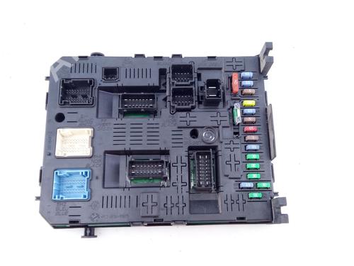 Used Fuse box PEUGEOT 5008 (0U_, 0E_) 1.6 HDi (112 hp) 26428410