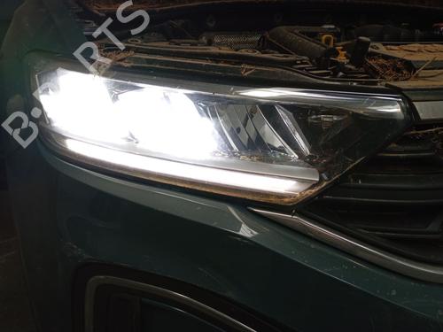 Used Right headlight Right headlight VW T-ROC (A11, D11) 1.0 TSI (110 hp) 33023619 33023619