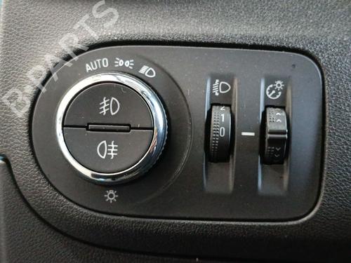 Used Headlight switch OPEL CROSSLAND X / CROSSLAND (P17, P2QO) 1.2 (75) (110 hp) 28125523
