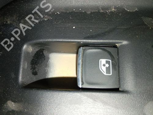 Højre bagtil elrude kontakt Højre bagtil elrude kontakt AUDI A1 Sportback (GBA) 30 TFSI (110 hp) 33958526 33958526