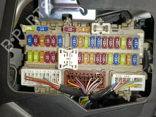 Used Fuse box Fuse box 39588120 39588120