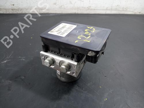 Used ABS pump SKODA RAPID Spaceback (NH1) 1.6 TDI (105 hp) 17912691