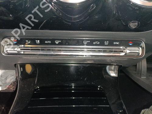 climate-control-mercedes-benz-cla-shooting-brake-x118-2019-39095520 main image