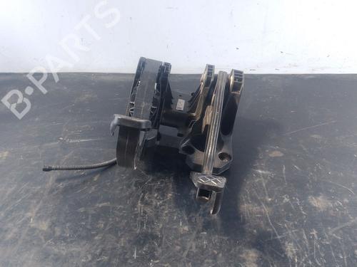 Used Clutch pedal Clutch pedal VW CRAFTER Van (SY_, SX_) 2.0 TDI FWD (SYB, SYC, SYD) (102 hp) 33674919 33674919