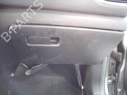Handskerum INFINITI Q30 2.2 D (170 hp) 10251585