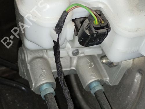 brake-master-cylinder-bmw-3-g20-g80-g28-2018-38062268 main image