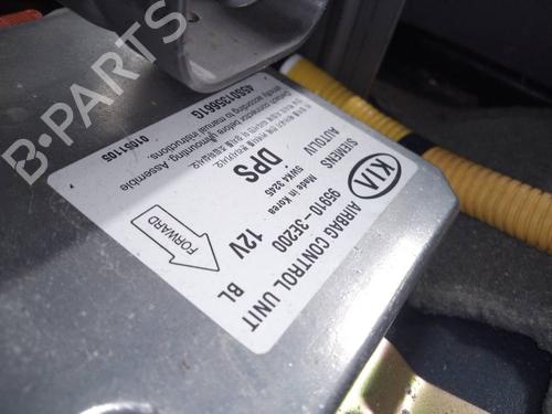 Airbag styreenhed KIA SORENTO I (JC) 2.5 CRDi 4WD (140 hp) 18485341