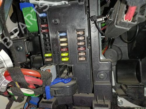 Used Fuse box Fuse box 38593873 38593873