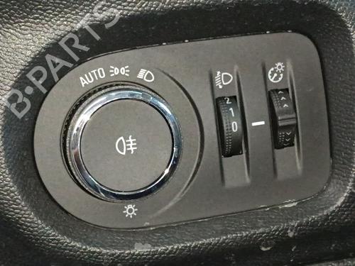 Commande de phare OPEL CORSA F (P2JO) 1.2 (68) (101 hp) 28098469