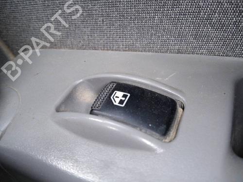 Used Right rear window switch KIA SORENTO I (JC) 2.5 CRDi 4WD (140 hp) 17010135